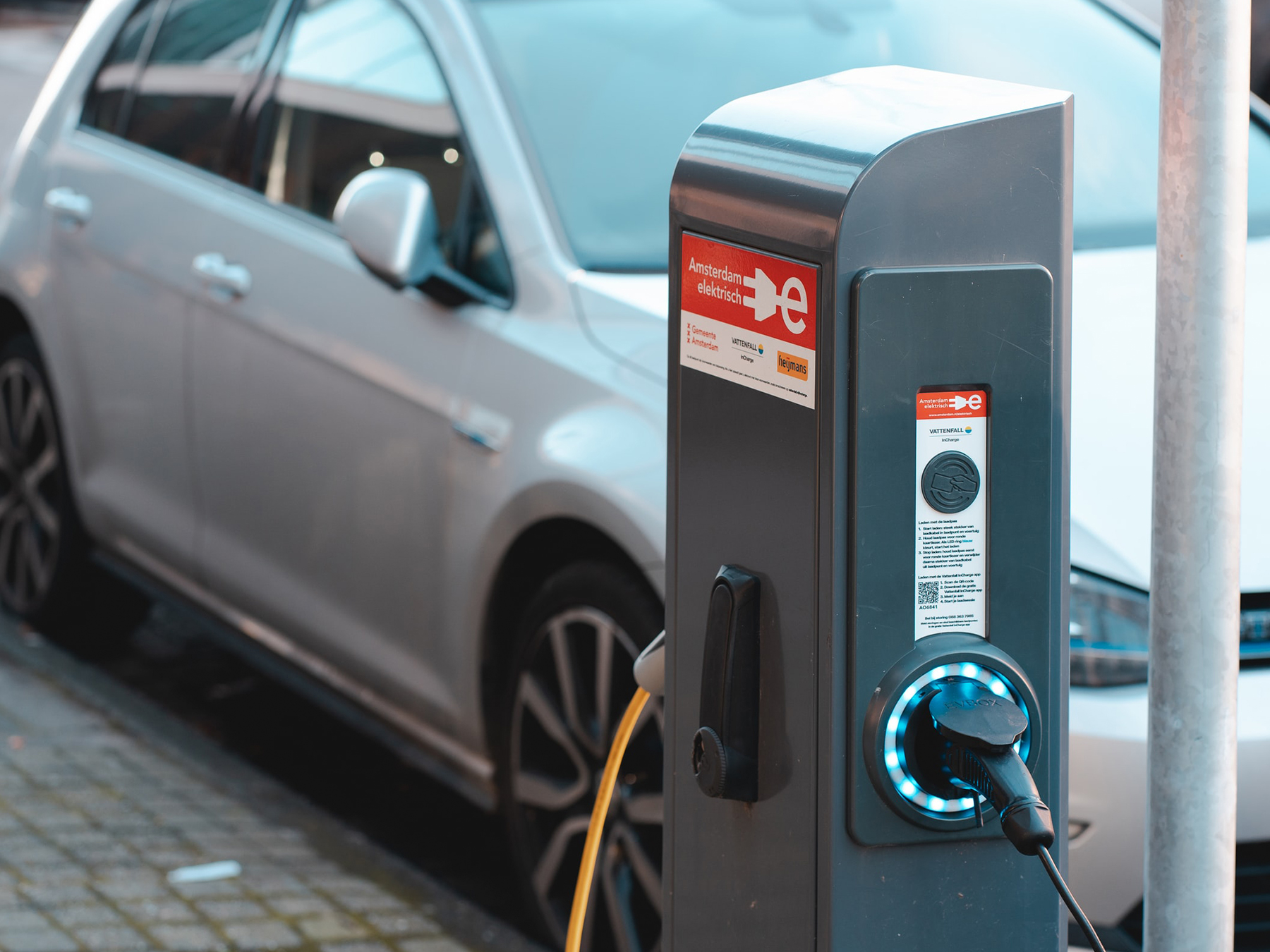 Pop-up charge points solve urban electric car problems